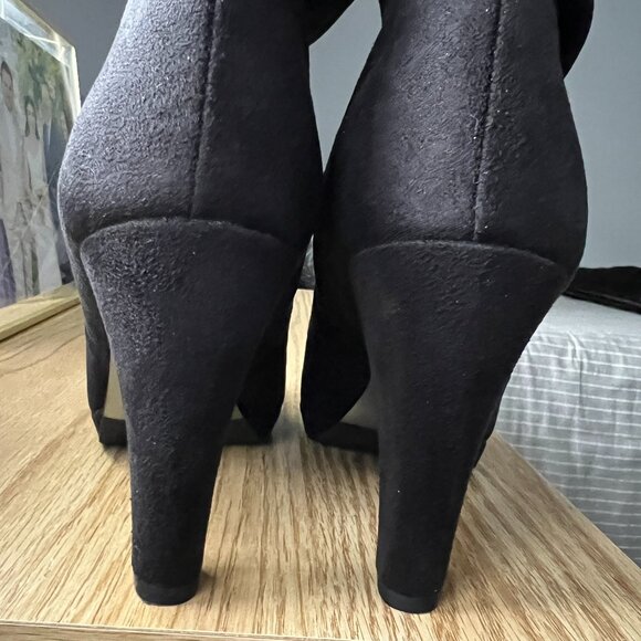 Tahari Black Faux Suede Knee High Boots Size 8.5 - Picture 5 of 8